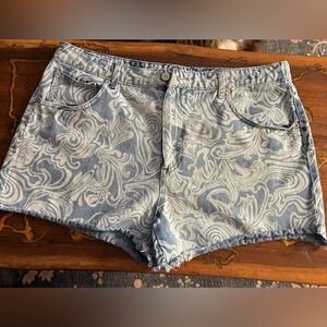 No Boundaries Blue Swirl Jean Shorts size 19